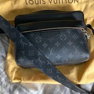 Louis Vuitton outdoor messenger